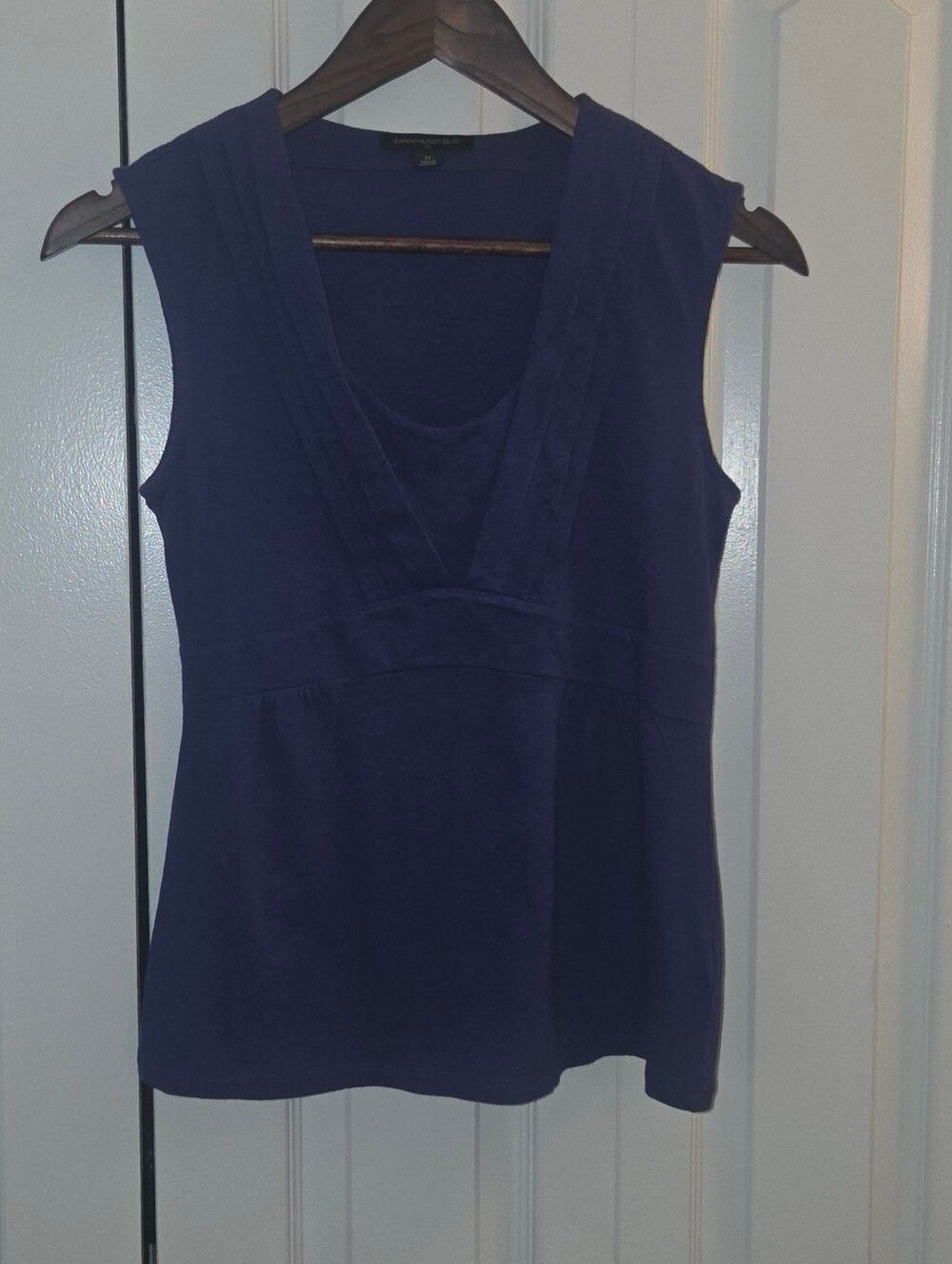 Banana Republic V-neck Top in Plum Purple Womens Size Xs